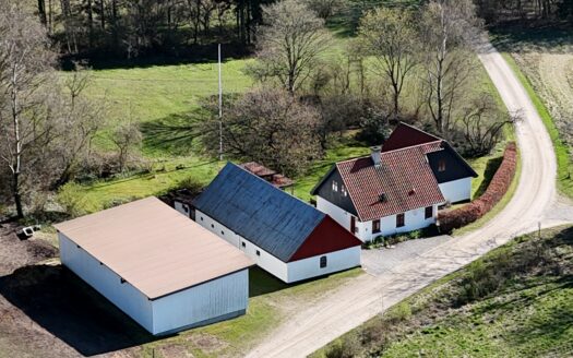 Naturskøn ejendom med rolig beliggenhed på Djursland