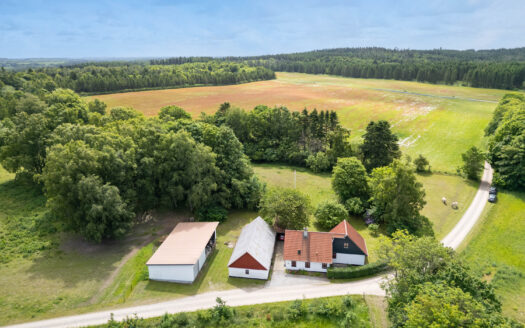 Naturskøn ejendom med rolig beliggenhed på Djursland