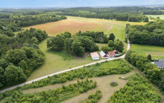 Naturskøn ejendom med rolig beliggenhed på Djursland