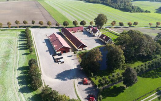 ”Kirstinesminde” – Proprietærgård, med stærke historiske rammer, der har været i slægtens eje siden udflytningen fra Møllerup gods